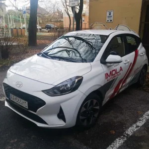 Hyundai i10 zachytený spredu vonku