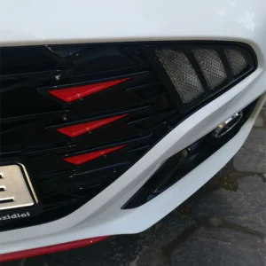 Detail prednej masky Hyundai i10N s logom a športovým dizajnom